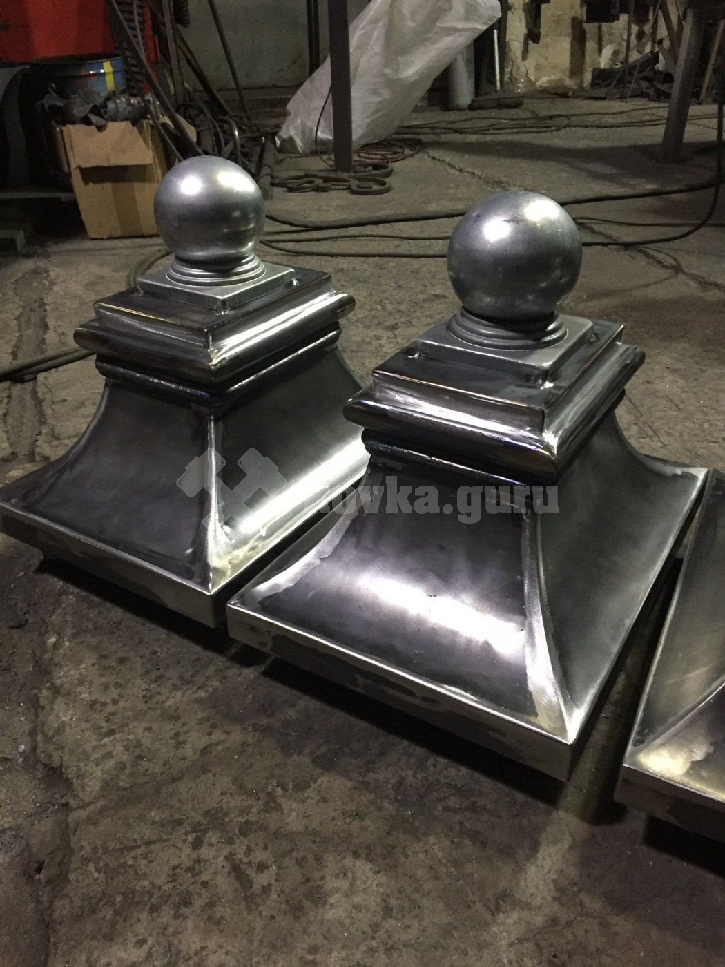 Заглушки для столбов забора своими руками