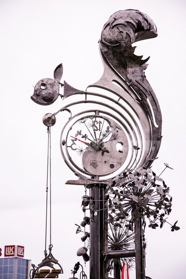 Лангепас белка памятник. Часы лангепас. Лангепас ханты-мансийский автономный округ. Памятник колокол лангепас. Лангепас часы беличье угодье.