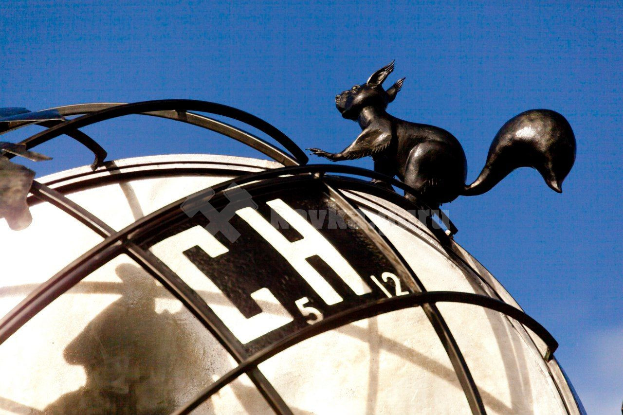 Когалым скульптура пират в 7 микрорайоне. Скульптура «время когалыма». Скульптурная композиция «время когалыма». Скульптурная композиция «время-деньги». Часы когалым.